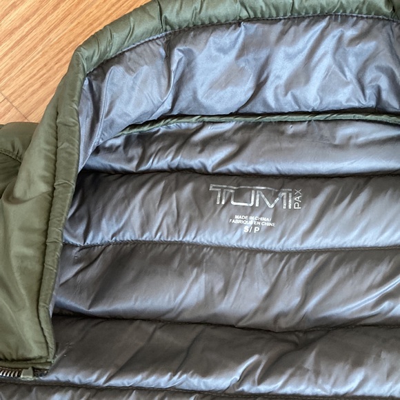 Men’s TUMI PAX packable down vest - Picture 6 of 12